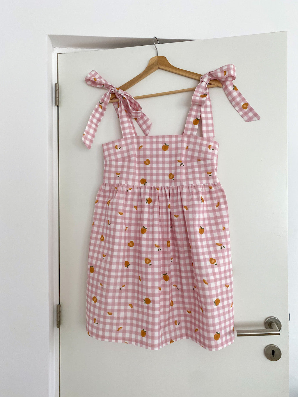 Alice dress in apricot picnic