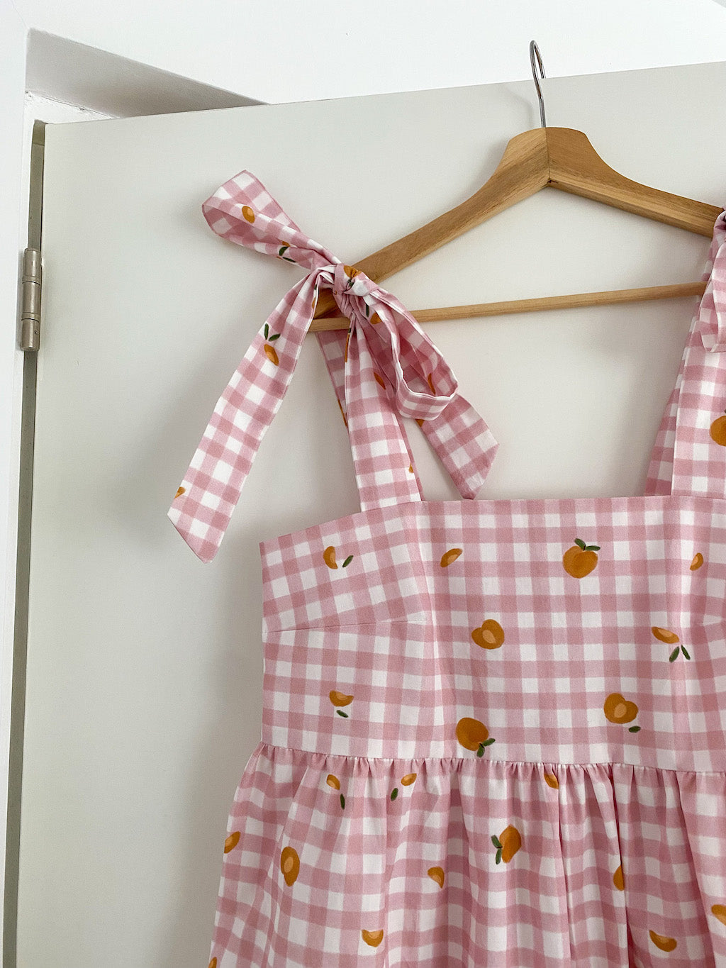 Alice dress in apricot picnic