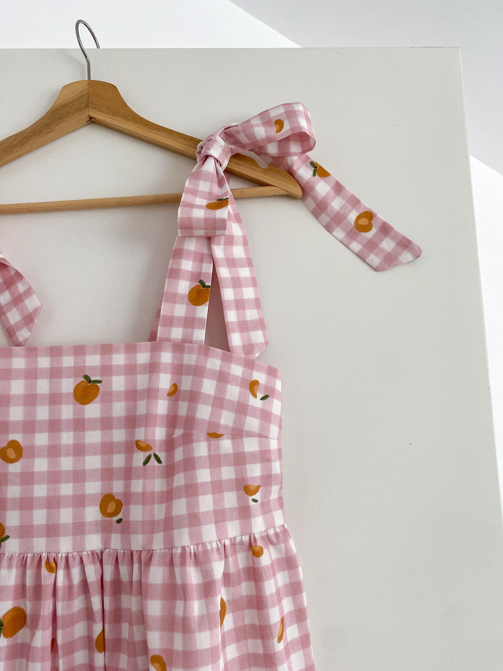 Alice dress in apricot picnic